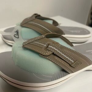 Clarks Cloudsteppers Brinkley Jazz Taupe Sandals Size 8 NEW